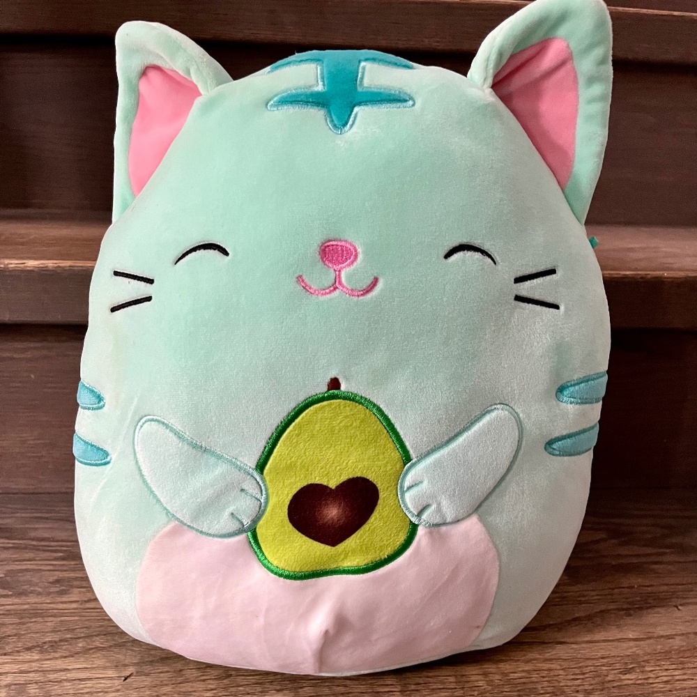 Squishmallow Avocat